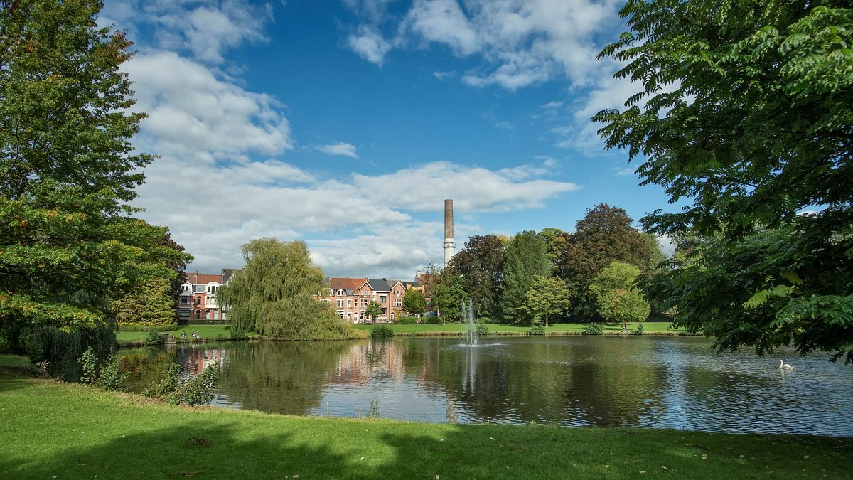 Relax in greenery around Stadspark