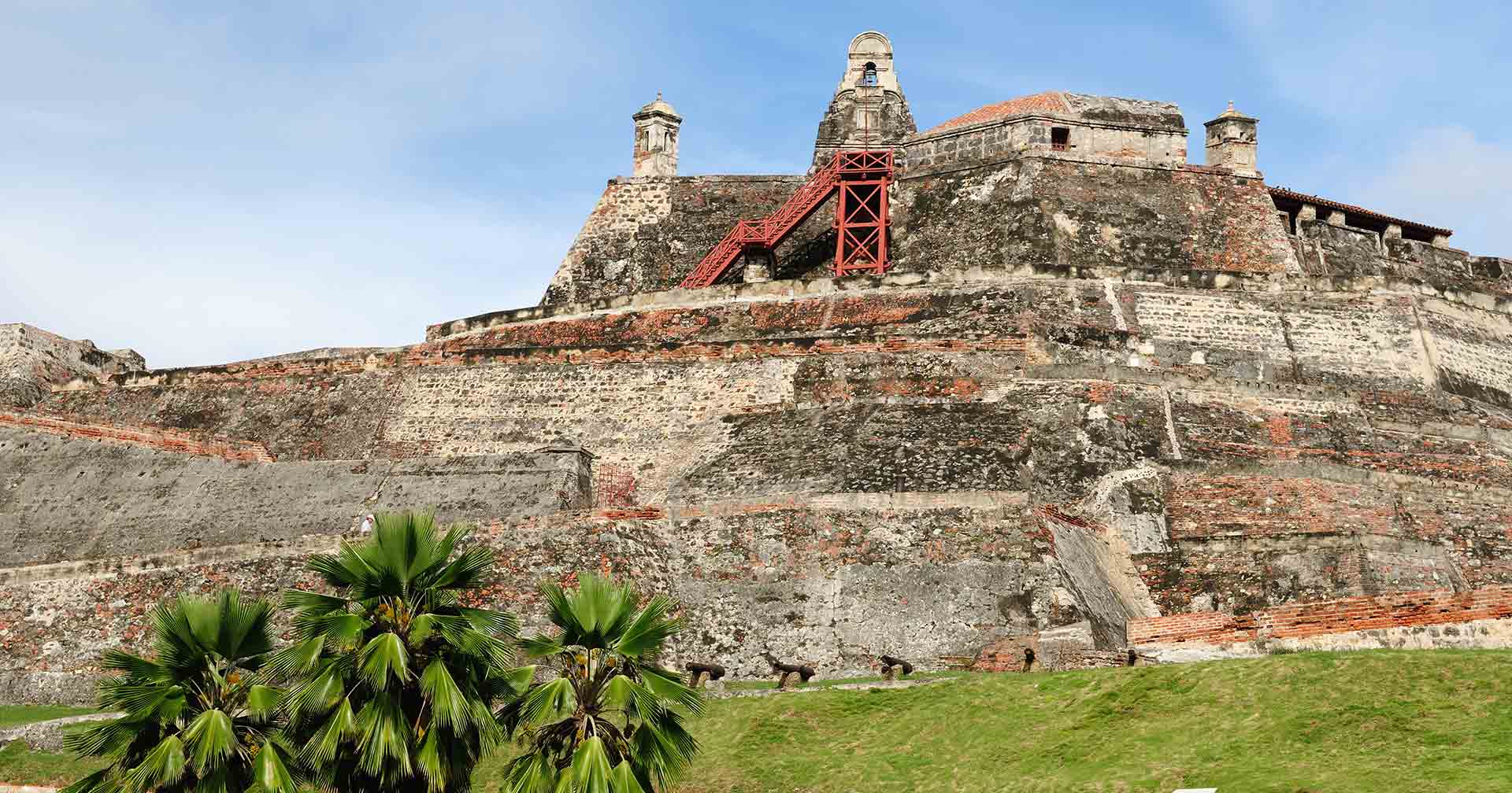 Marvel at the Castillo San Felipe de Barajas