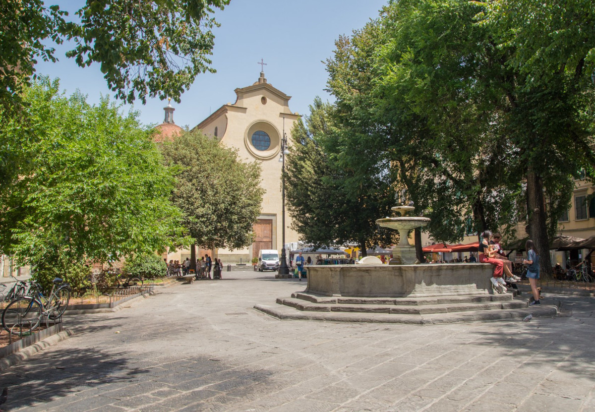 Explore the Oltrarno neighborhood
