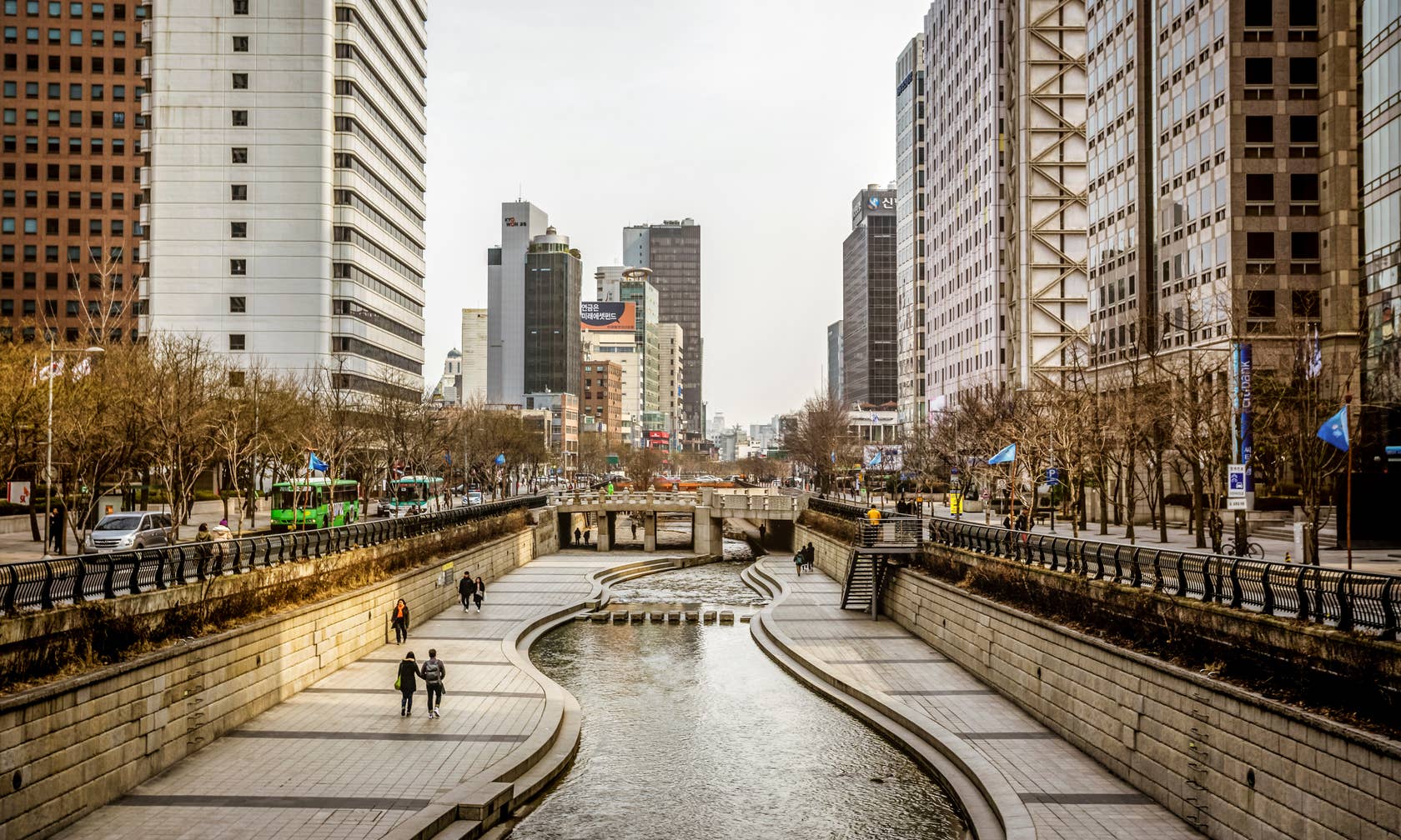 Walk along the Cheonggyecheon Stream